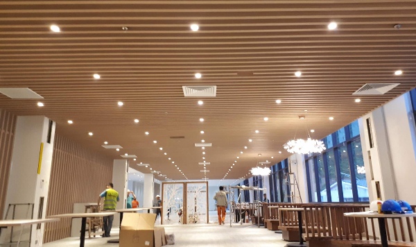 Hệ thống điều hòa được lắp đặt âm trần nên vẫn đảm bảo tính thẩm mỹ của công trình