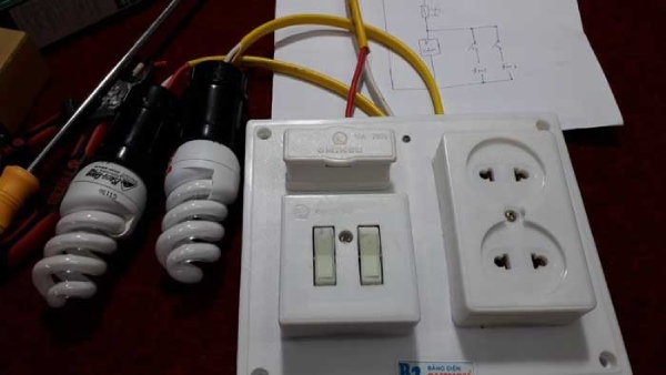 Đặt cầu chì trên dây nóng